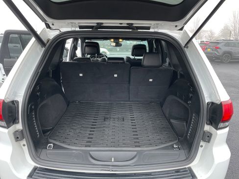 Used 2020 Jeep Grand Cherokee Altitude image 11