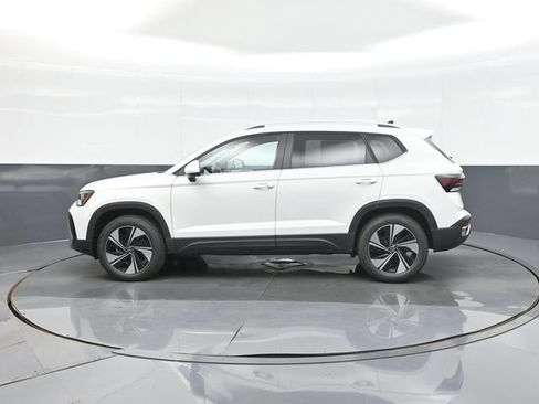New 2026 Volkswagen Taos SE AWD/4WD image 4