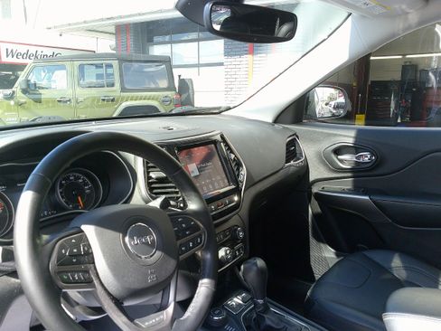 Used 2021 Jeep Cherokee Limited image 23