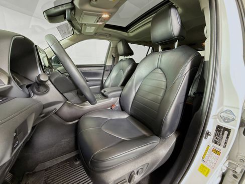 Certified 2022 Toyota Highlander XLE image 11
