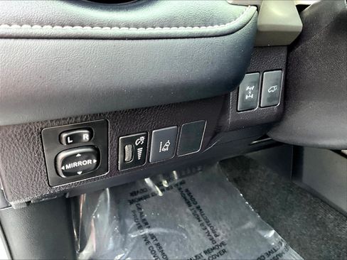 Used 2018 Toyota RAV4 XLE AWD/4WD image 37