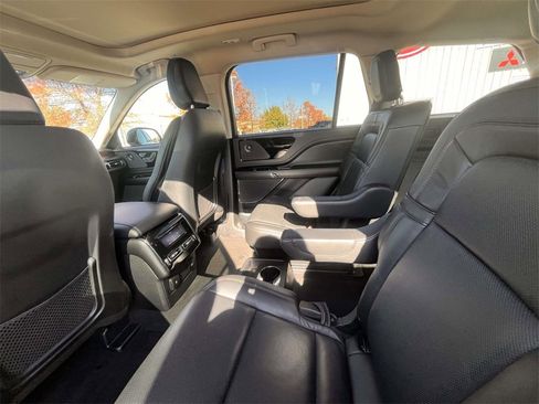 Used 2023 Lincoln Aviator Reserve image 13