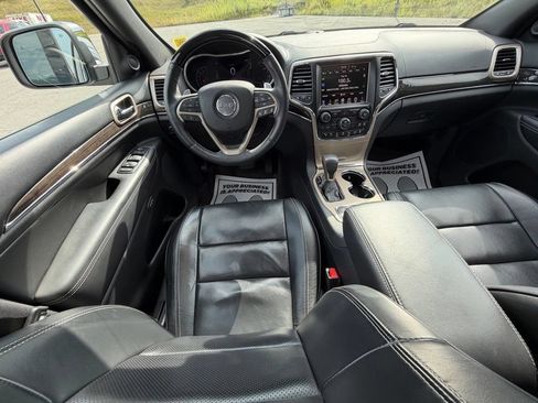 Used 2017 Jeep Grand Cherokee Overland w/ Jeep Active Safety Group AWD/4WD image 10
