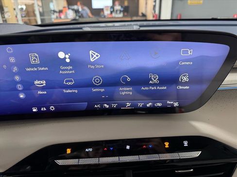 Used 2025 Buick Enclave Avenir w/ Super Cruise Package image 23