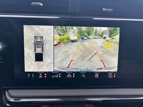 Used 2024 GMC Sierra 1500 AT4 w/ Technology Package AWD/4WD image 17