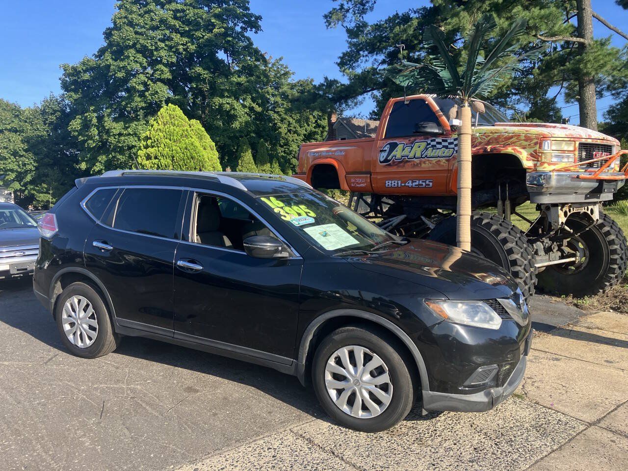 Used 2016 Nissan Rogue S w/ Appearance Package AWD/4WD image 2