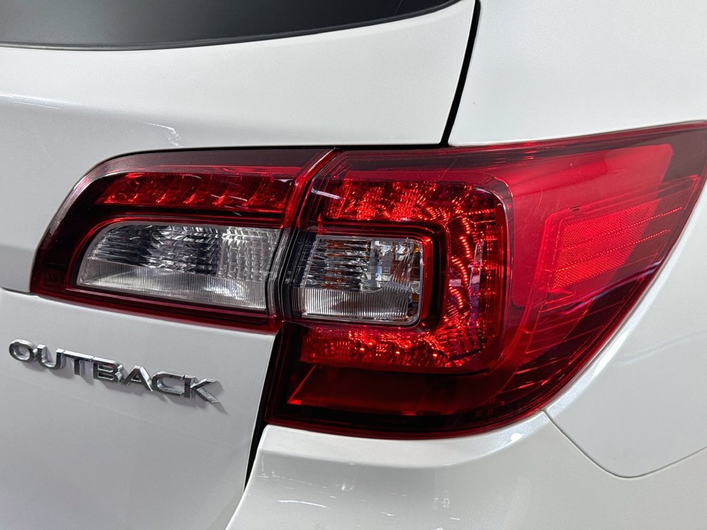 Used 2018 Subaru Outback 2.5i Limited AWD/4WD image 34