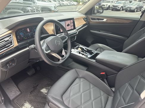 Used 2024 Volkswagen Atlas SE FWD image 12