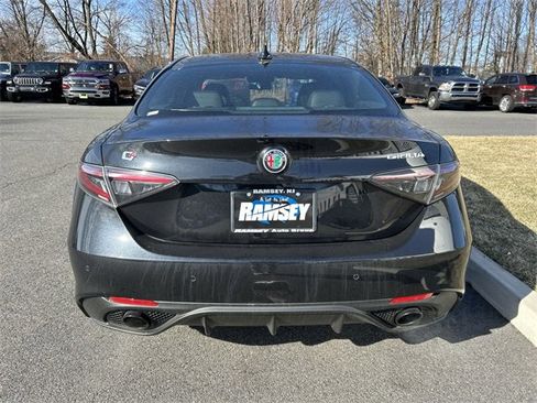 New 2025 Alfa Romeo Giulia AWD w/ Veloce Package AWD image 7