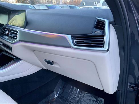 Used 2019 BMW X5 xDrive50i w/ M Sport Package image 19