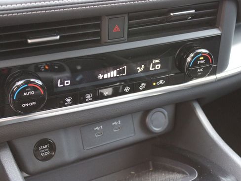 Used 2024 Nissan Rogue SV image 23