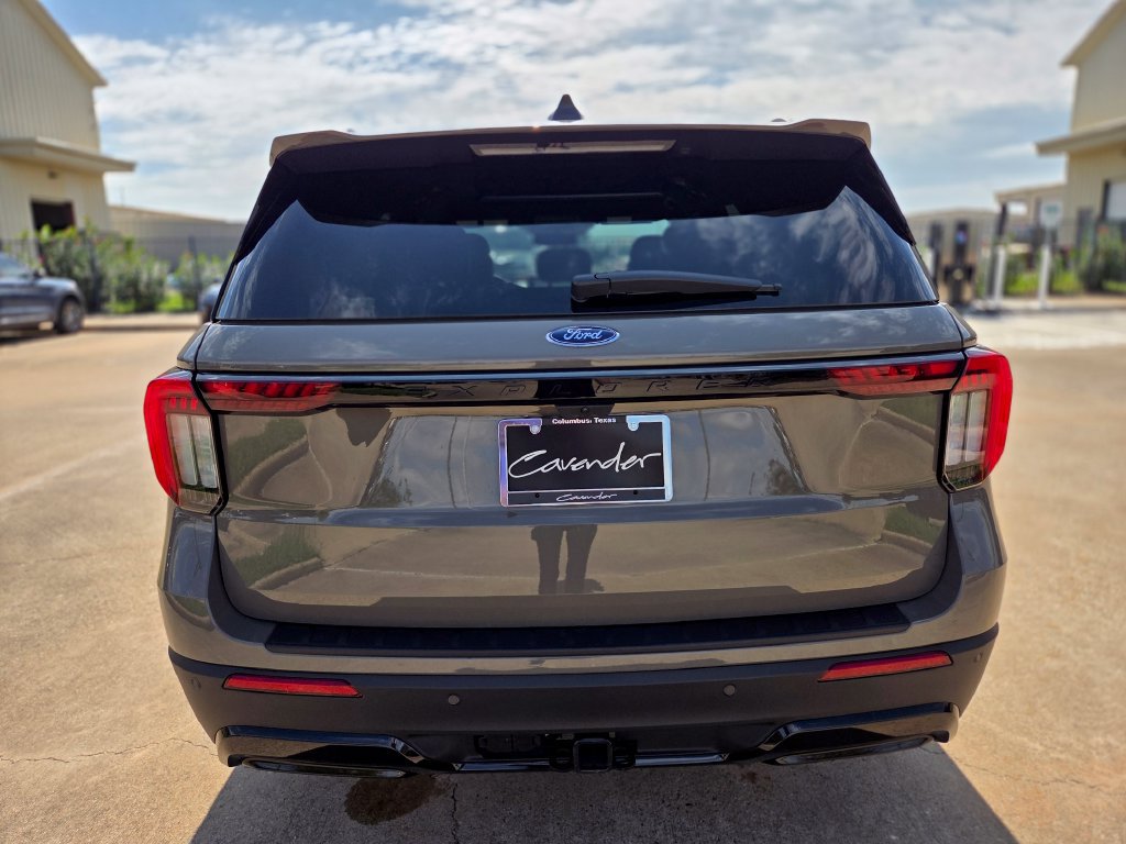 Used 2026 Ford Explorer ST-Line w/ Premium Package RWD image 6