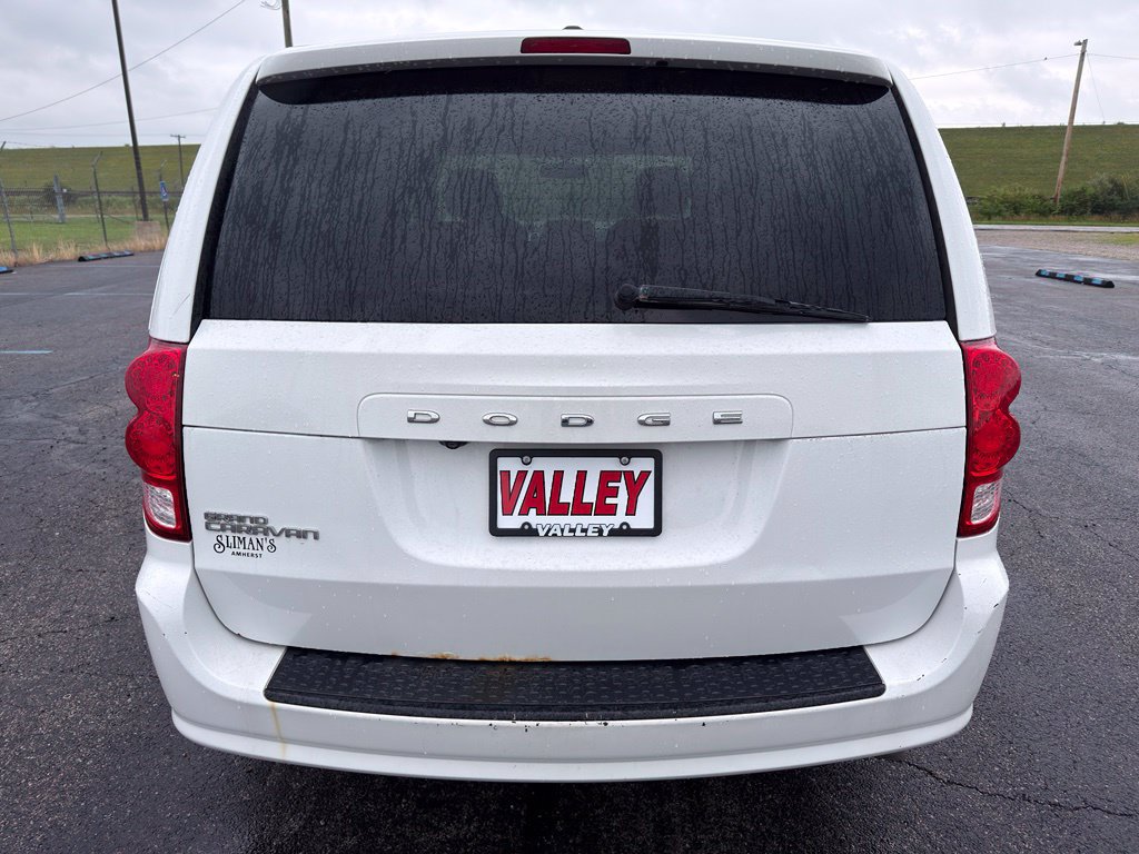 Used 2017 Dodge Grand Caravan SE FWD image 12