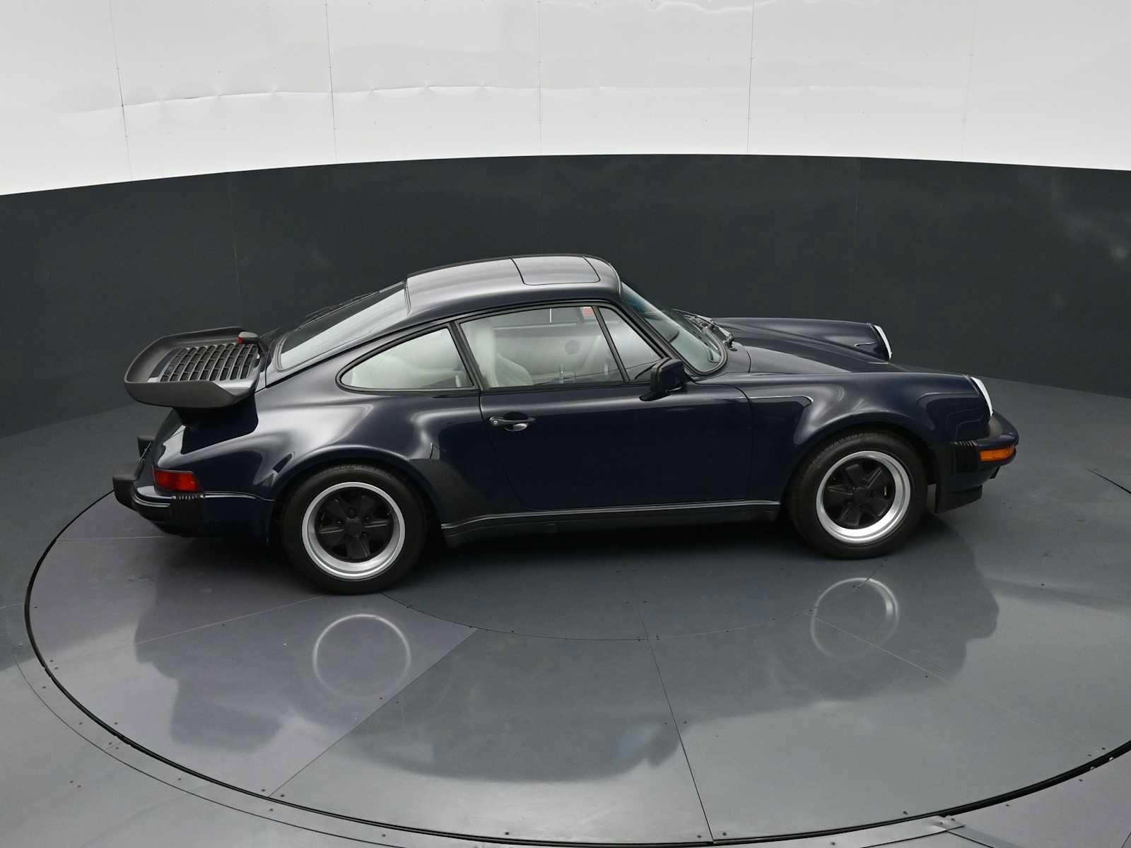 Used 1987 Porsche 911 Carrera RWD image 33