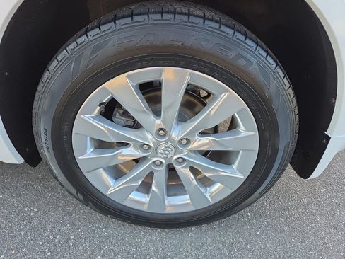 Used 2017 Buick Envision Essence FWD image 11
