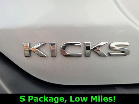 Used 2019 Nissan Kicks S image 14
