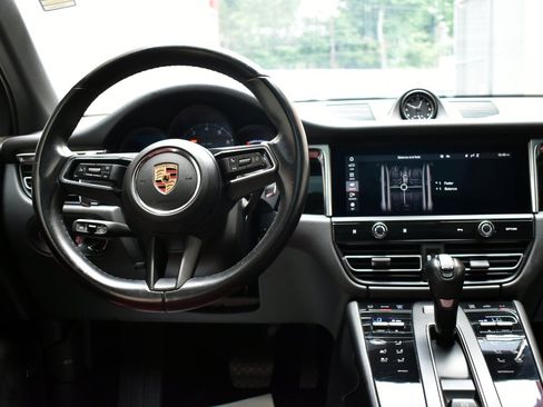 Used 2023 Porsche Macan AWD/4WD image 22