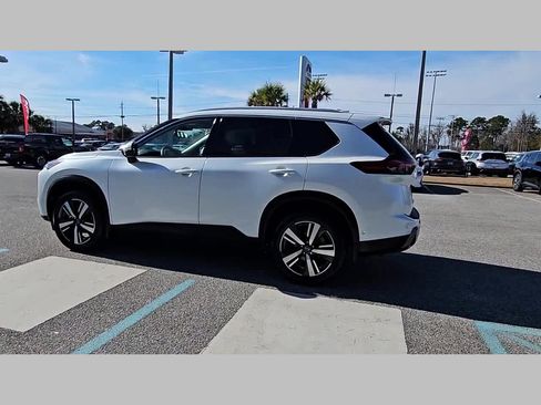 Used 2024 Nissan Rogue SL w/ SL Premium Package image 27