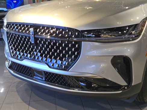 New 2026 Lincoln Nautilus Premier AWD/4WD image 10