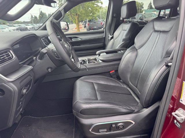 Certified 2025 Jeep Wagoneer Series II w/ Convenience Group I AWD/4WD image 24