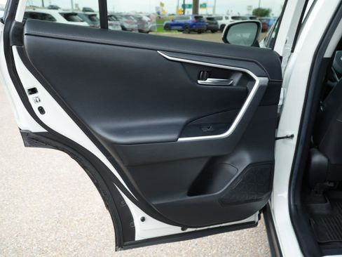 Used 2020 Toyota RAV4 Limited FWD image 17
