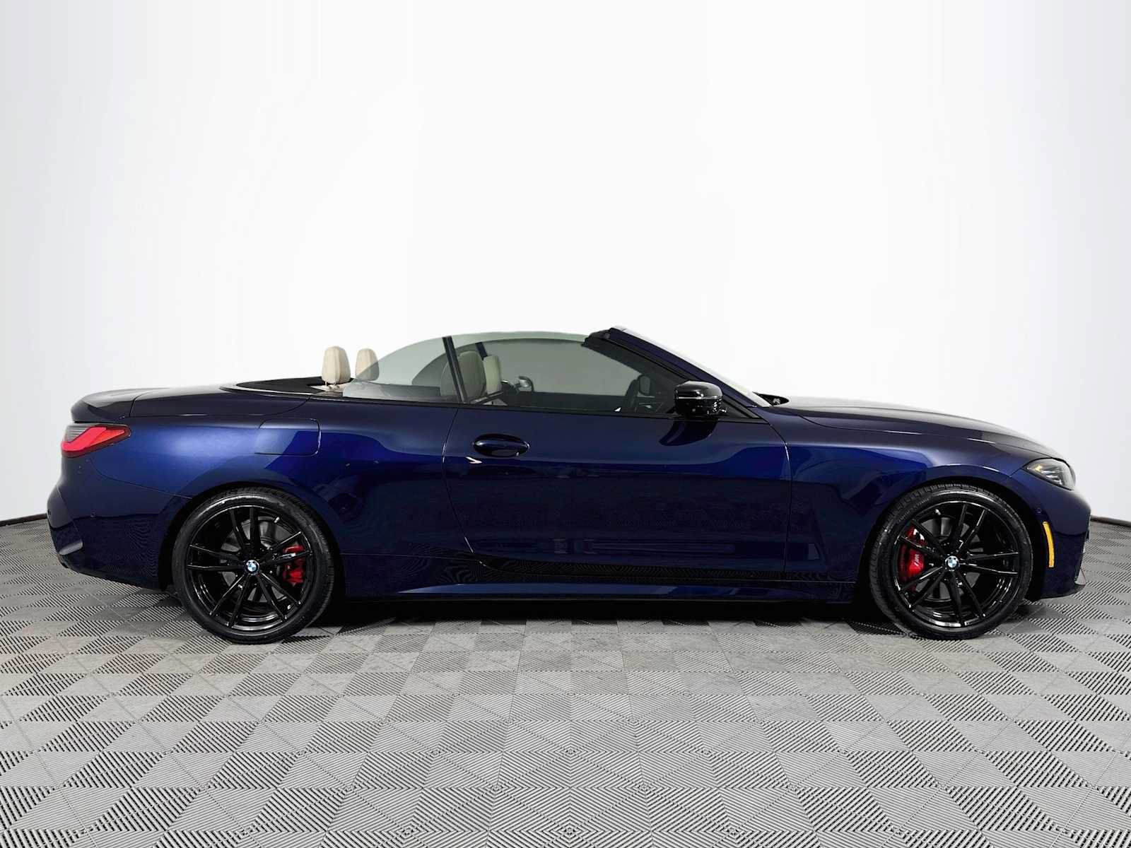 Used 2024 BMW M440i Convertible w/ Premium Package RWD image 4
