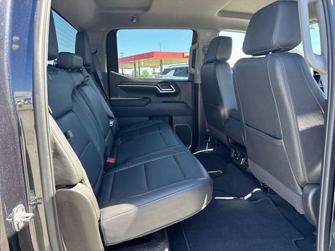 Used 2025 GMC Sierra 1500 SLT AWD/4WD image 14