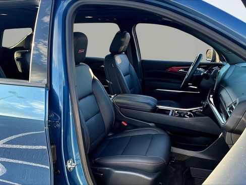 Used 2024 Chevrolet Traverse Z71 w/ Enhanced Driving Package image 8