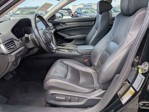 Used 2018 Honda Accord Touring image 12