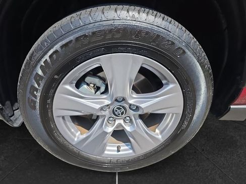 Used 2024 Toyota RAV4 XLE AWD/4WD image 9