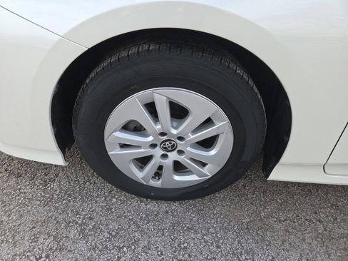 Used 2016 Toyota Prius Two image 18