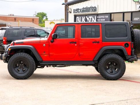 Used 2017 Jeep Wrangler Unlimited Rubicon w/ Connectivity Group AWD/4WD image 4