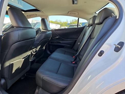 Used 2022 Lexus ES 350 w/ Premium Package FWD image 12