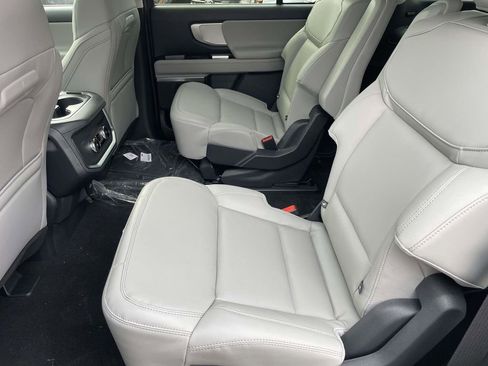 New 2026 Ford Expedition Active image 11