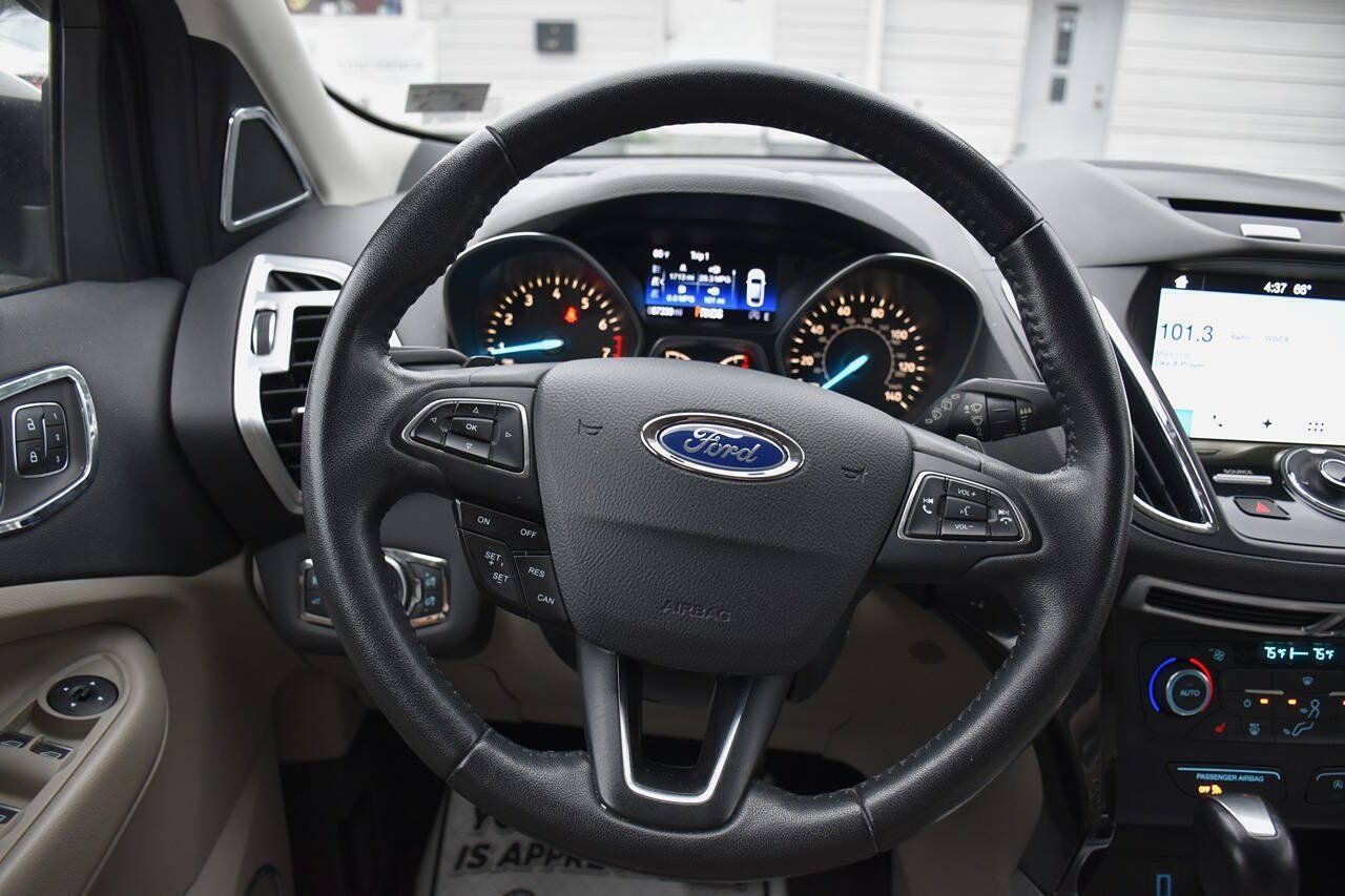 Used 2017 Ford Escape Titanium FWD image 17