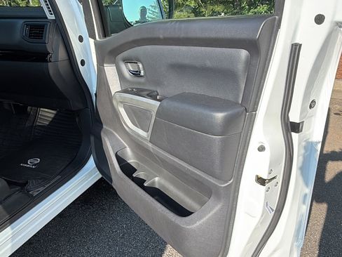 Used 2024 Nissan Titan SV AWD/4WD image 20