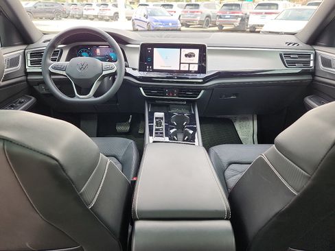 Used 2024 Volkswagen Atlas Cross Sport SE FWD image 11