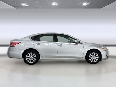 Used 2013 Nissan Altima 2.5 S FWD image 8