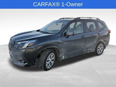 Used 2023 Subaru Forester Premium image 1
