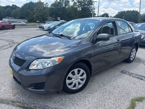Used 2010 Toyota Corolla LE FWD image 3