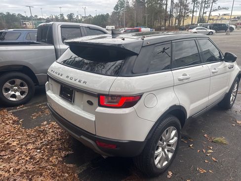 Used 2019 Land Rover Range Rover Evoque SE image 10