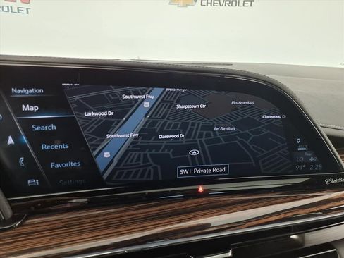 Used 2024 Cadillac Escalade ESV Premium Luxury image 4