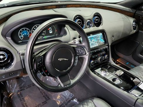 Used 2019 Jaguar XJ AWD image 18