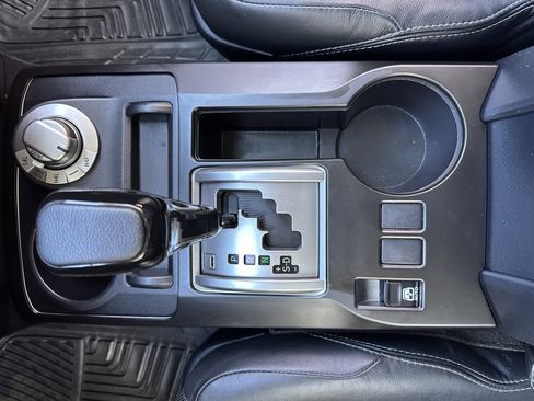 Used 2022 Toyota 4Runner Limited AWD/4WD image 38