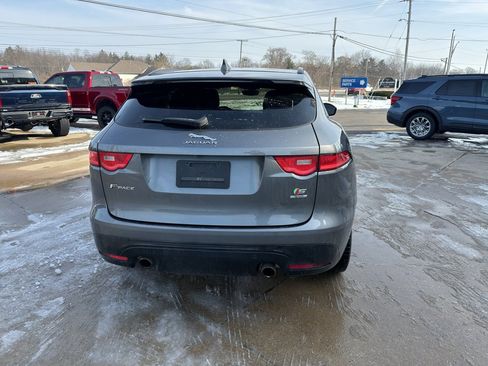 Used 2019 Jaguar F-PACE S image 3