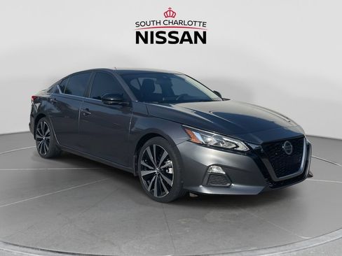 Used 2021 Nissan Altima 2.5 SR w/ SR Premium Package FWD image 1