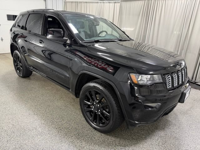 Used 2018 Jeep Grand Cherokee Altitude AWD/4WD image 3