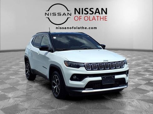 Used 2025 Jeep Compass Limited AWD/4WD image 29