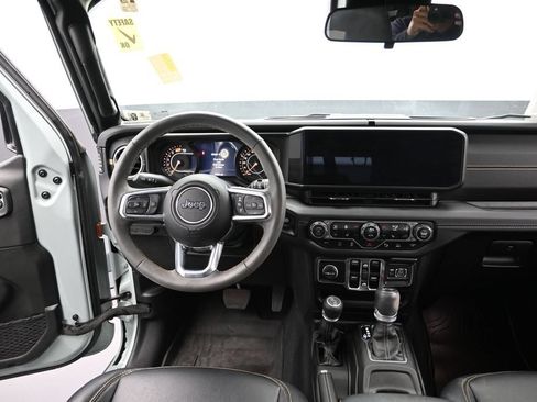 Used 2024 Jeep Wrangler Unlimited Sahara w/ Safety Group AWD/4WD image 18