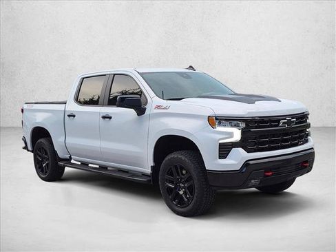 Used 2025 Chevrolet Silverado 1500 LT Trail Boss w/ Convenience Package II AWD/4WD image 3